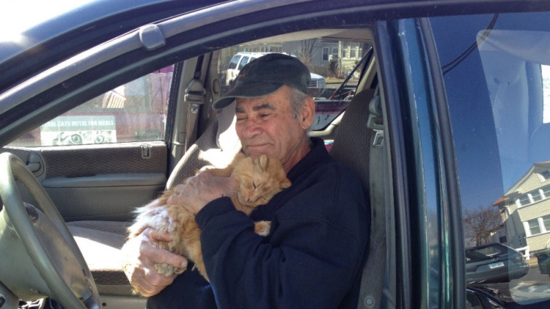 Willie Ortiz, un hombre que lleva 22 a&ntilde;os vendiendo chatarra para alimentar a gatos