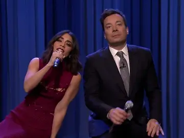 Frame 86.838348 de: Jimmy Fallon y Vanessa Hudgens sorprenden cantando 'a capella' la canción de 'Friends' Frame 86.838348 de: Jimmy Fallon y Vanessa Hudgens sorprenden cantando 'a capella' la canción de 'Friends'