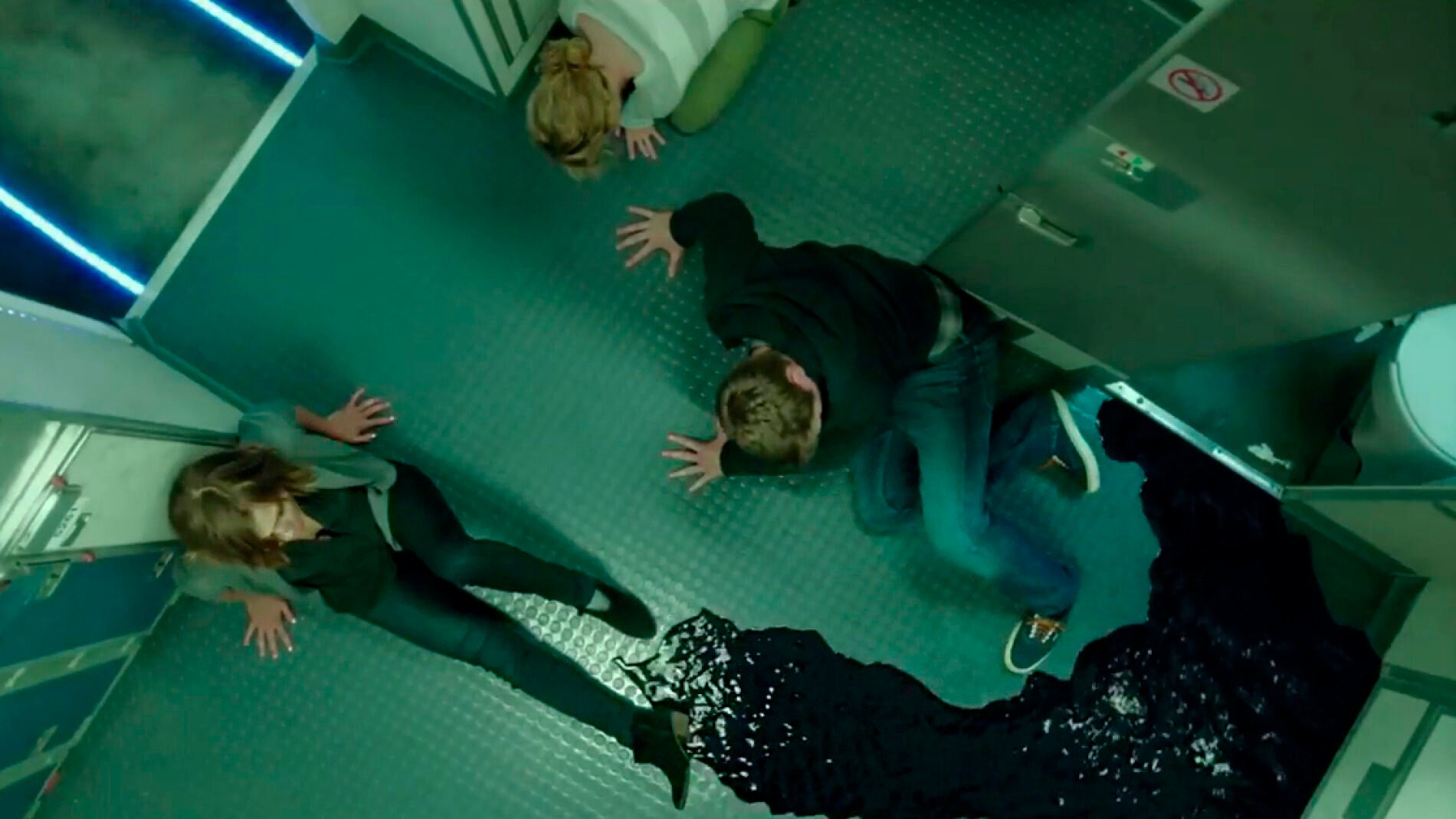 Nunca más querrás montarte en un avión después de ver esta escena de 'Rings'