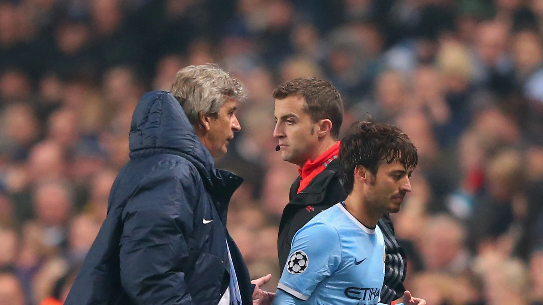 Pellegrini y David Silva durante un encuentro con el Manchester City Pellegrini y David Silva durante un encuentro con el Manchester City