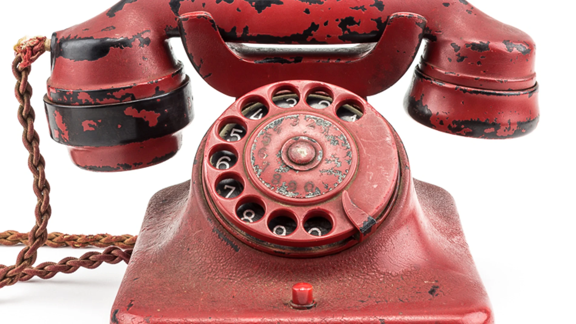 Teléfono que utilizó Hitler desde el búnker en los últimos años de la Segunda Guerra Mundial Teléfono que utilizó Hitler desde el búnker en los últimos años de la Segunda Guerra Mundial