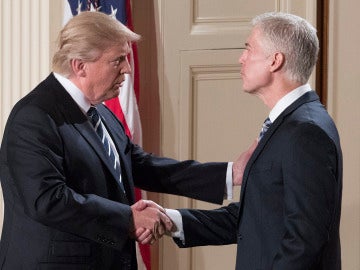 Donald Trump y Neil Gorsuch