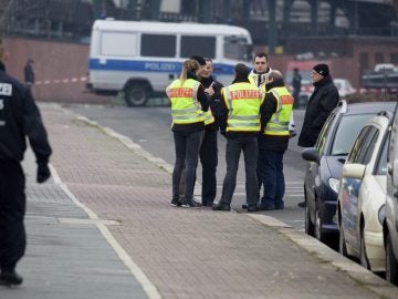 Agentes de policía alemana custodian la seguridad en Berlín