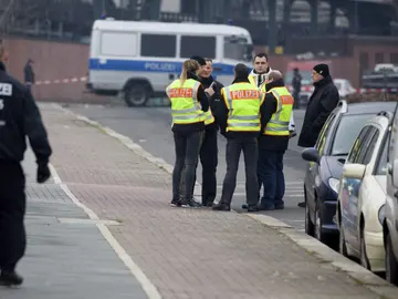 Agentes de policía alemana custodian la seguridad en Berlín Agentes de policía alemana custodian la seguridad en Berlín