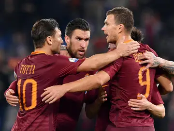 Los jugadores de la Roma celebrando un gol Los jugadores de la Roma celebrando un gol