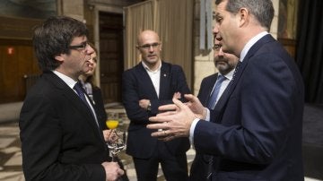 Carles Puigdemont junto a Raul Romeva