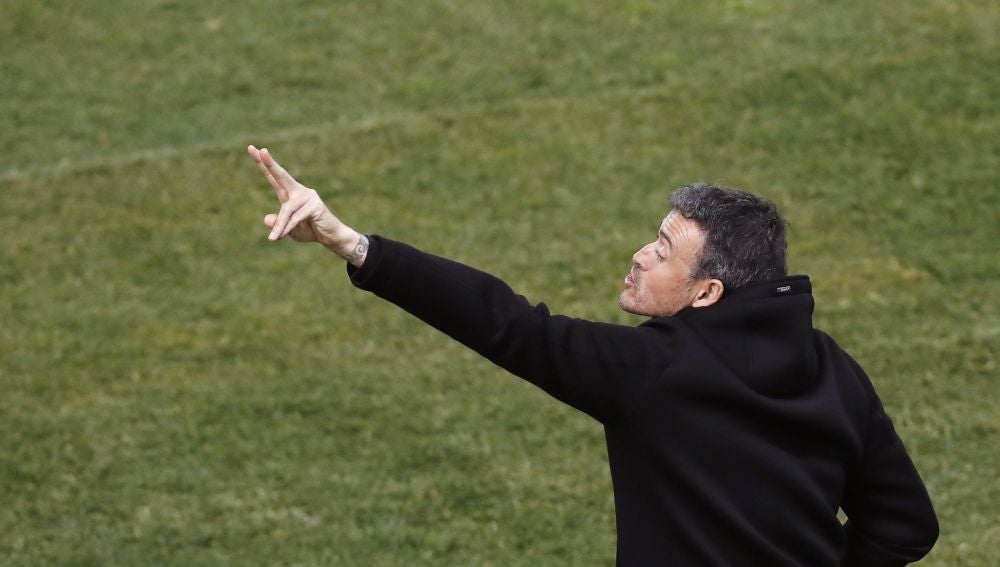 Luis Enrique, en la banda del Vicente Calderón