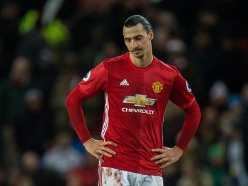 Ibrahimovic en un partido con el United