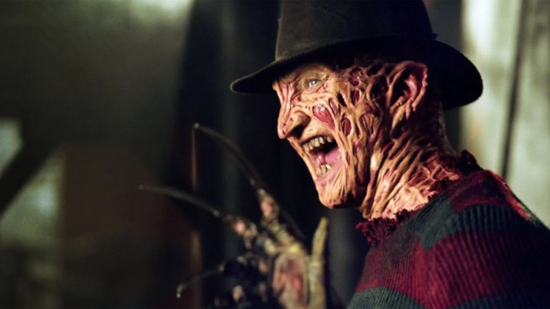 Robert Englund interpretando a Freddy Krueger