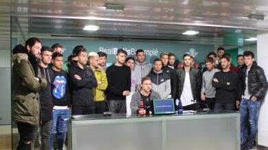 La plantilla del Betis sale en defensa de Zozulya: 