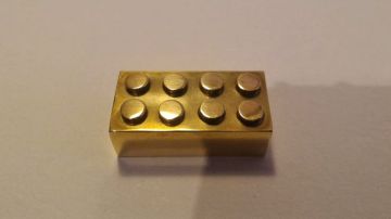 Bloque de LEGO hecho de oro macizo de 14 quilates
