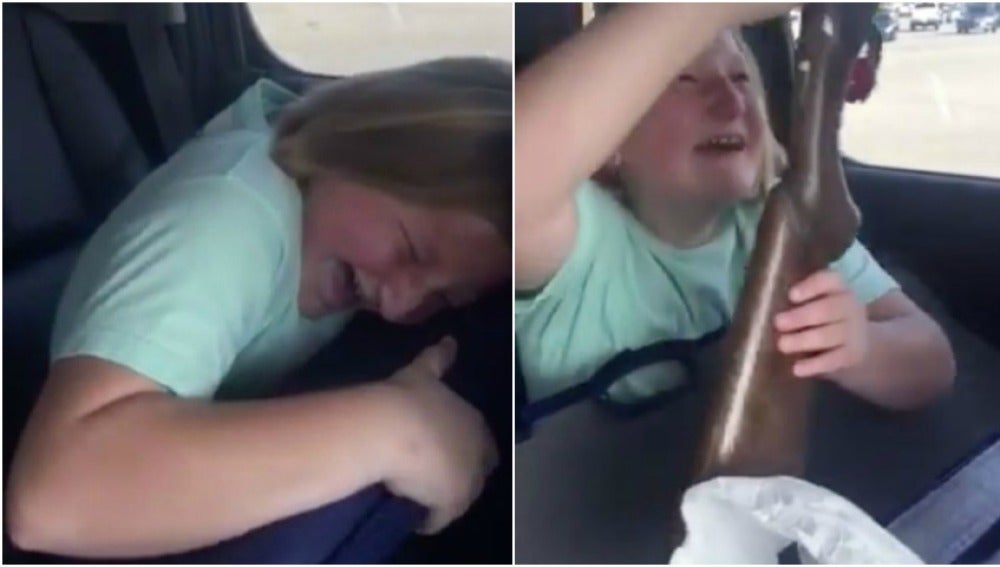 La reacción de la niña al ver la escopeta
