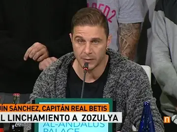 Joaquín lee un comunicado en apoyo a Zozulya Joaquín lee un comunicado en apoyo a Zozulya