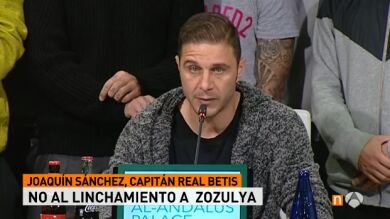 Joaquín lidera el apoyo de la plantilla del Betis a Roman Zozulya