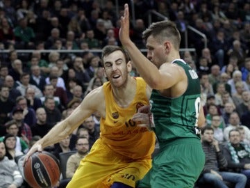 Víctor Claver, en acción ante el Zalgiris Kaunas