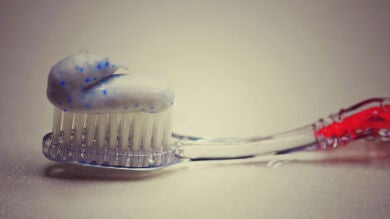La OCU avisa de que las pastas de dientes blanqueantes son 