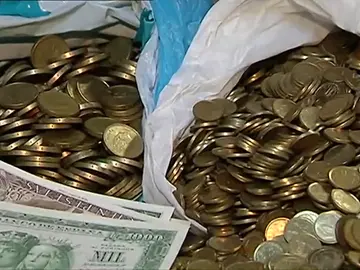 Frame 51.28929 de: En una parafarmacia en Galicia se puede pagar en pesetas Frame 51.28929 de: En una parafarmacia en Galicia se puede pagar en pesetas