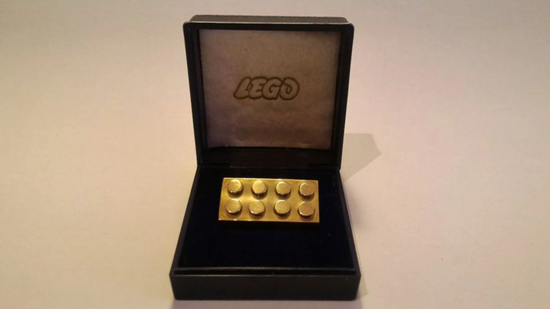 El bloque de LEGO subastado por casi 19.000 euros El bloque de LEGO subastado por casi 19.000 euros