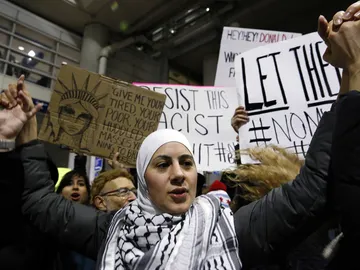 Manifestantes en la terminal 5 del aeropuerto O'Hare en Chicago (EEUU) Manifestantes en la terminal 5 del aeropuerto O'Hare en Chicago (EEUU)