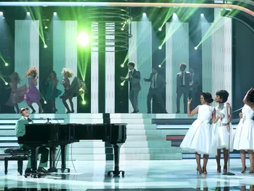 Canco Rodríguez y Sweet California interpretan con fuerza a Ray Charles y The Raelettes Canco Rodríguez y Sweet California interpretan con fuerza a Ray Charles y The Raelettes