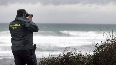 Rescatados los 12 tripulantes de un pesquero que se ha hundido en la costa de Asturias