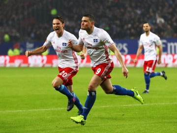 Papadopoulos celebra su gol ante el Bayer Leverkusen