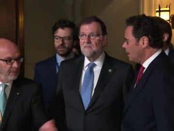Frame 27.006116 de: Rajoy y Theresa May se reúnen antes del arranque de la cumbre de Malta