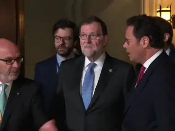 Frame 27.006116 de: Rajoy y Theresa May se reúnen antes del arranque de la cumbre de Malta Frame 27.006116 de: Rajoy y Theresa May se reúnen antes del arranque de la cumbre de Malta