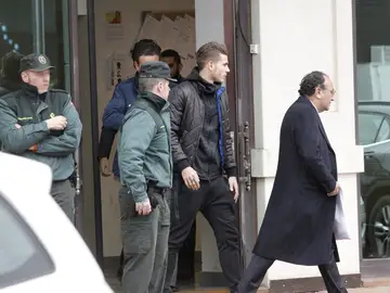 Lucas Hernández abandona el juzgado Lucas Hernández abandona el juzgado