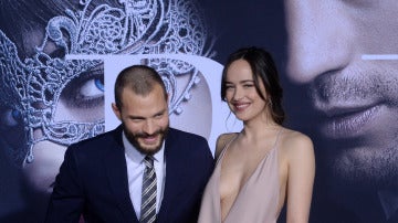 Jamie Dornan y Dakota Johnson en la premiere de 'Cincuenta sombras más oscuras'
