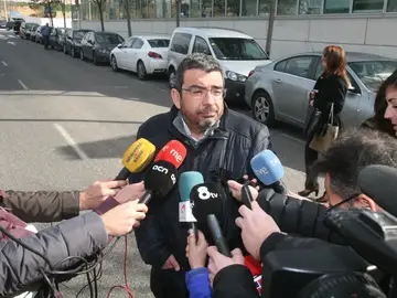 El responsable jurídico de CDC, Francesc Sánchez, atiende a los medios después de que haya quedado en libertad El responsable jurídico de CDC, Francesc Sánchez, atiende a los medios después de que haya quedado en libertad