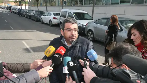 El responsable jurídico de CDC, Francesc Sánchez, atiende a los medios después de que haya quedado en libertad El responsable jurídico de CDC, Francesc Sánchez, atiende a los medios después de que haya quedado en libertad