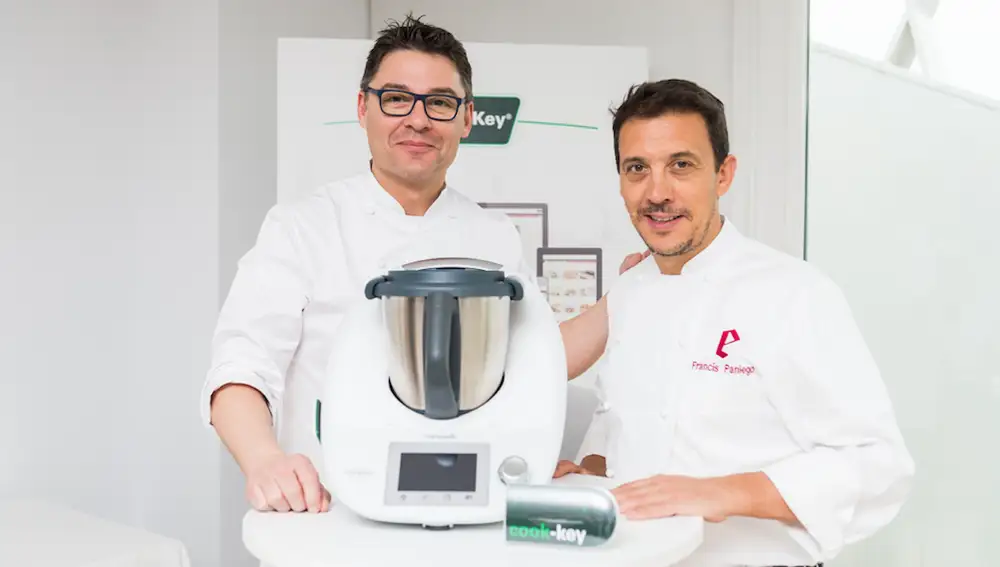 Oriol Balaguer y Francis Paniego, con el Cook-Key y el Thermomix