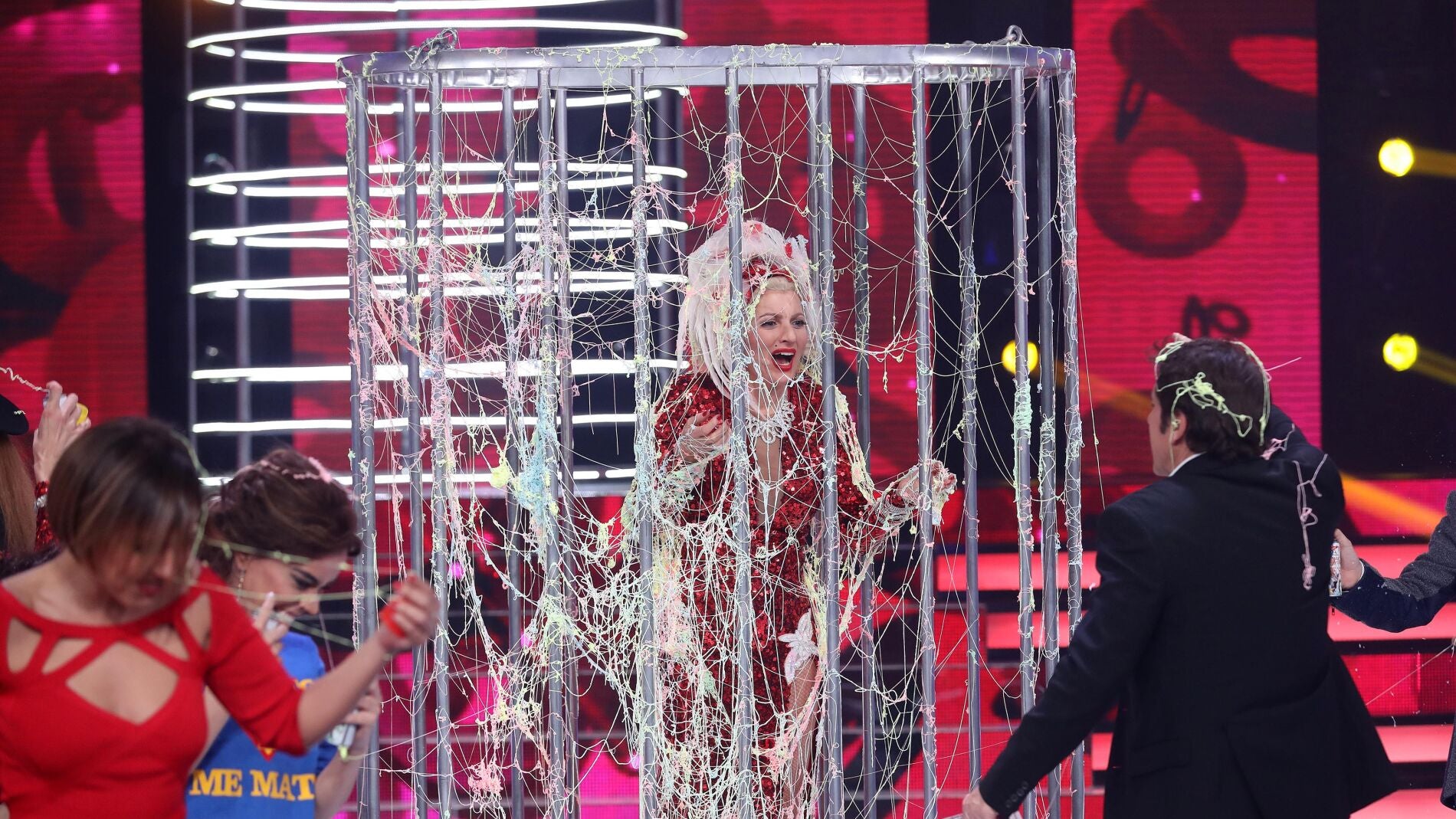 Silvia Abril, encerrada en una jaula hasta previo aviso