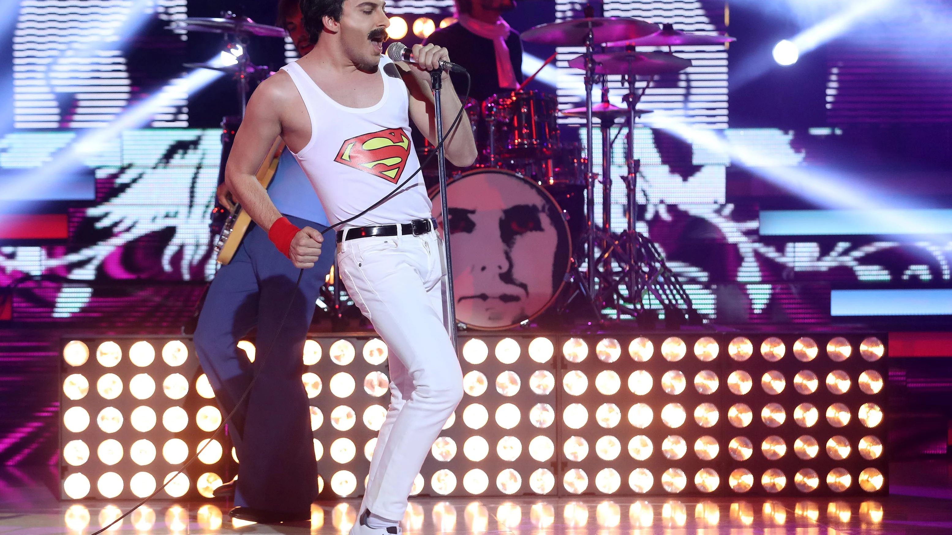 Blas Cantó interpreta un perfecto ‘Somebody to love’ en la piel del vocalista de Queen