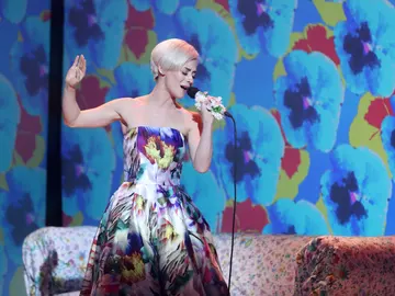 Elena Rivera estalla de emoción como Miley Cyrus en un inédito ‘Wrecking ball’ Elena Rivera estalla de emoción como Miley Cyrus en un inédito ‘Wrecking ball’