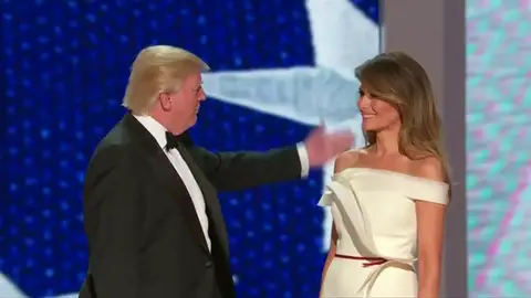 Frame 17.395694 de: Exige a las trabajadoras de la Casa Blanca que "vistan como mujeres" Frame 17.395694 de: Exige a las trabajadoras de la Casa Blanca que "vistan como mujeres"