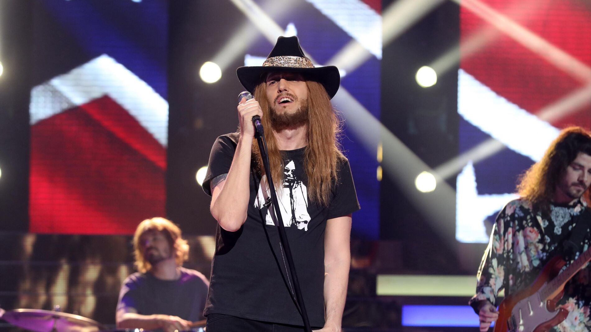 David Guapo hace vibrar el plat&oacute; con &lsquo;Sweet home Alabama&rsquo; como Lynyrd Skynyrd