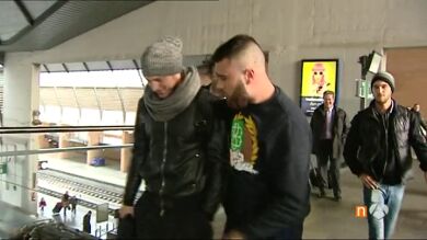 Zozulya es recibido por ultras del Betis en su llegada a Sevilla