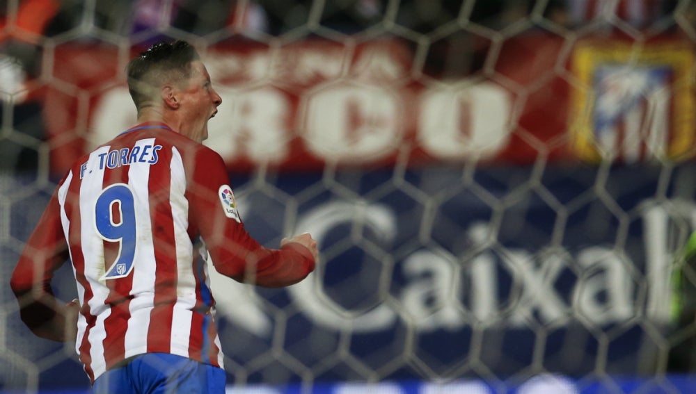 Fernando Torres celebra un gol con el Atlético