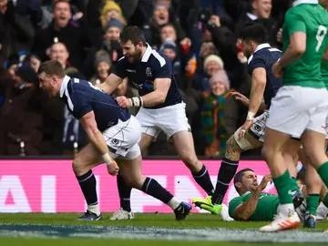 Stuart Hogg celebra su ensayo ante Irlanda Stuart Hogg celebra su ensayo ante Irlanda