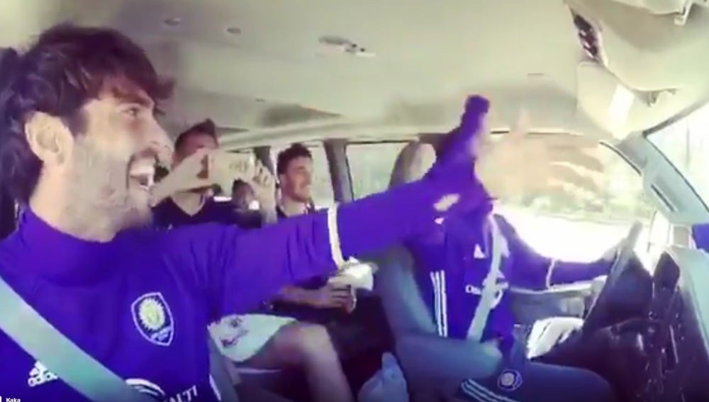 Kaká lo da todo camino del entrenamiento