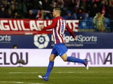 Fernando Torres celebra un gol