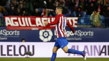 Fernando Torres celebra un gol