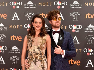 Macarena Gómez con vestido joya de Alberta Ferretti Limited Edition, y su marido, Aldo Comas, que lleva esmoquin Avellaneda Macarena Gómez con vestido joya de Alberta Ferretti Limited Edition, y su marido, Aldo Comas, que lleva esmoquin Avellaneda