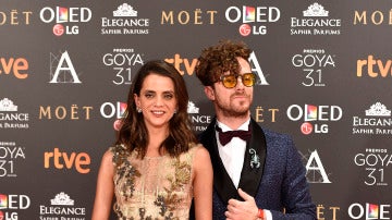 Macarena Gómez con vestido joya de Alberta Ferretti Limited Edition, y su marido, Aldo Comas, que lleva esmoquin Avellaneda