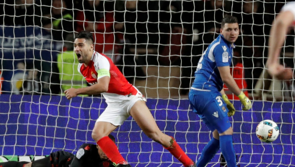 Falcao le marca un gol al Niza