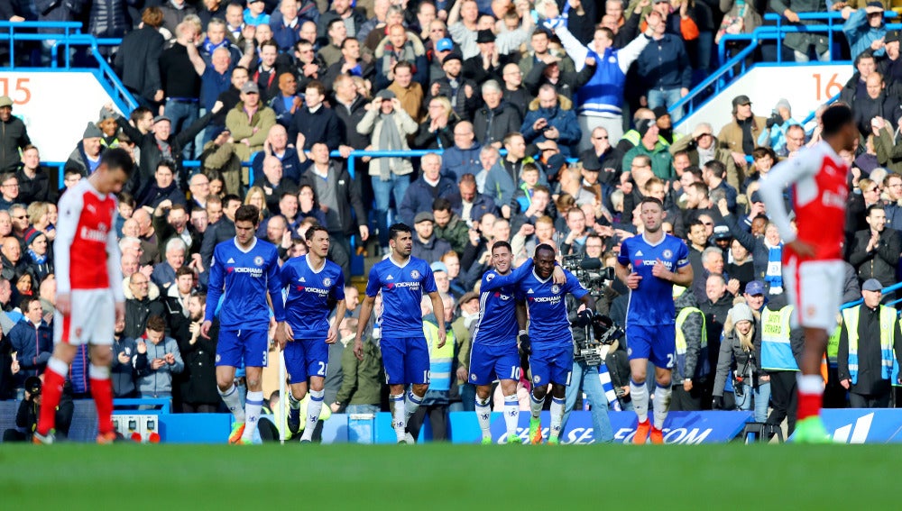 Hazard celebra su gol ante el Arsenal
