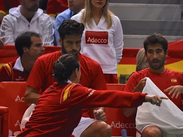 Marc López y Feliciano López reciben instrucciones de Conchita Martínez Marc López y Feliciano López reciben instrucciones de Conchita Martínez