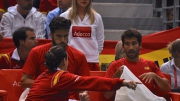 Marc López y Feliciano López reciben instrucciones de Conchita Martínez